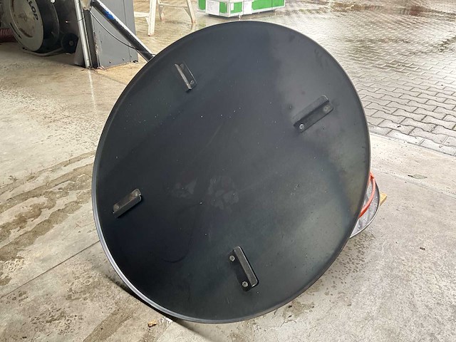 Easy-going - 2025 - mangaanstaal - afwerkbladen vlinder- trowelmachine schuur schijf - afbeelding 3 van  5