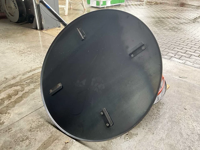 Easy-going - 2025 - mangaanstaal - afwerkbladen vlinder- trowelmachine schuur schijf - afbeelding 5 van  7