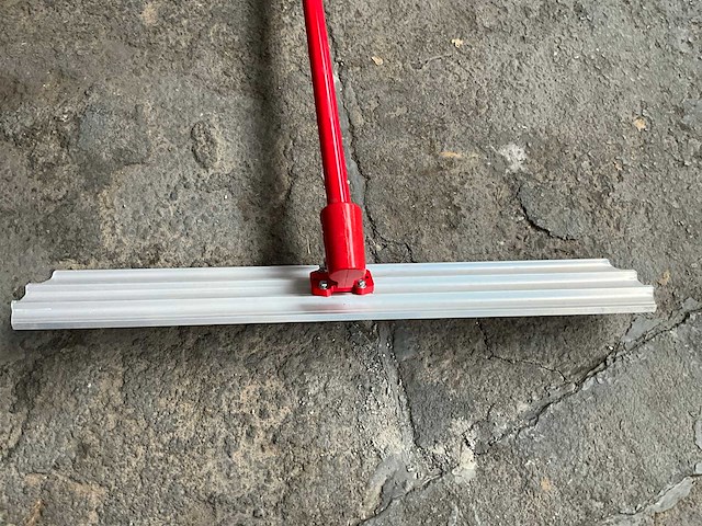 Easy-going - afwerkspaan - magnesium bull float - 2025 - afbeelding 3 van  3