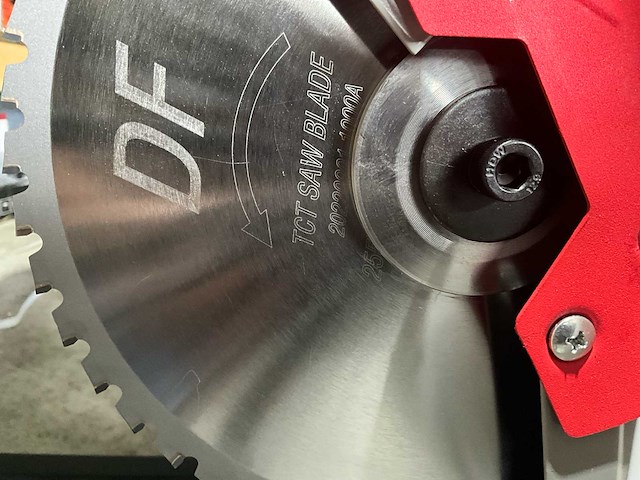 Easy-going - fa255 - metaal in / afkortzaag - 2025 - afbeelding 13 van  29