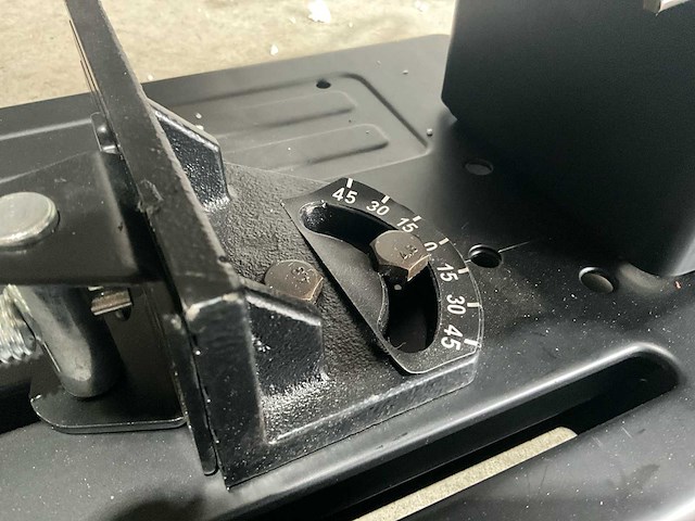 Easy-going - fa255 - metaal in / afkortzaag - 2025 - afbeelding 7 van  16