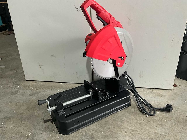 Easy-going - fa255 - metaal in / afkortzaag - 2025 - afbeelding 5 van  16