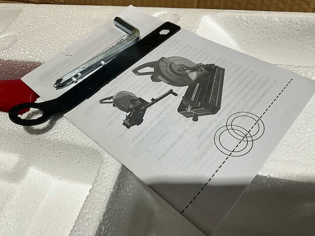 Easy-going - fa255 - metaal in / afkortzaag - 2025 - afbeelding 6 van  27