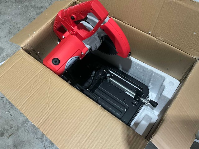 Easy-going - fa255 - metaal in / afkortzaag - 2025 - afbeelding 19 van  27