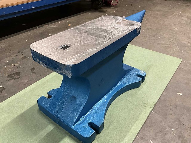 Easy-going - gietijzeren aambeeld - enkele hoorn - type 400 lbs - afbeelding 26 van  26