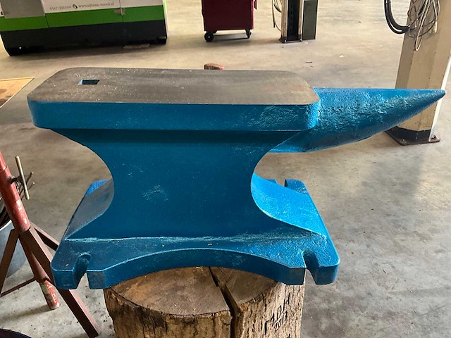 Easy-going - gietijzeren aambeeld - enkele hoorn - type 400 lbs - afbeelding 15 van  20