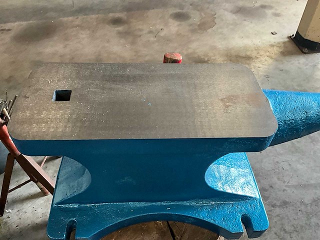 Easy-going - gietijzeren aambeeld - enkele hoorn - type 400 lbs - afbeelding 12 van  16