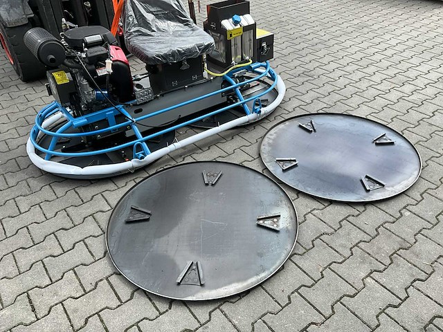 Easy-going - mangaanstaal - afwerkbladen schuur schijf pan - trowelmachine - 2024 (2x) - afbeelding 1 van  10