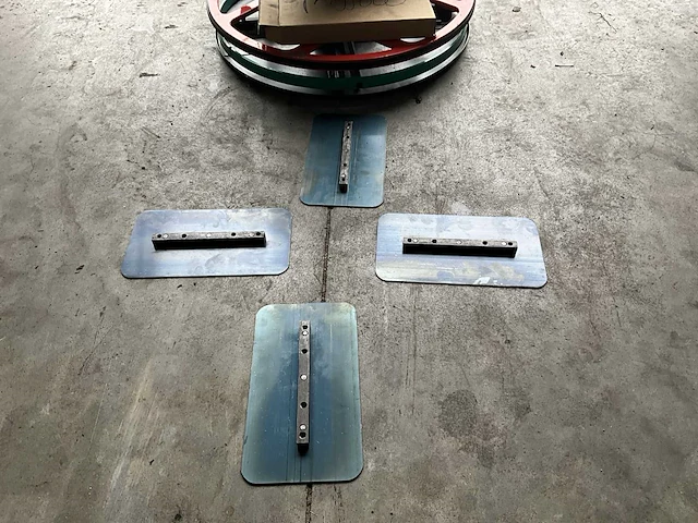 Easy-going - mangaanstaal / mgj800 - afwerkbladen vlinder- trowelmachine - 2025 (4x) - afbeelding 1 van  7