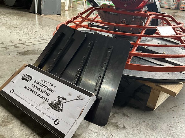 Easy-going - mangaanstaal / sk5 - afwerkbladen vlinder- trowelmachine - 2024 (4x) - afbeelding 7 van  9