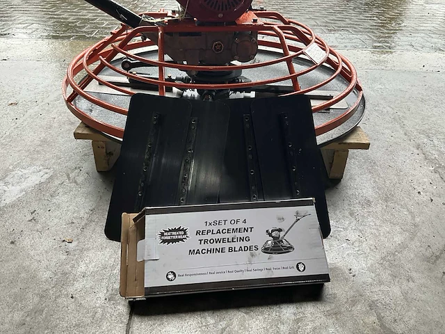 Easy-going - mangaanstaal / sk5 - afwerkbladen vlinder- trowelmachine - 2024 (4x) - afbeelding 6 van  9