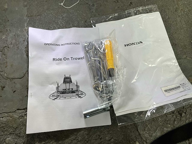 Easy-going - rt36 - honda gx690 (24pk) - ride on power trowel / dubbele vlindermachine - 2025 - afbeelding 33 van  42