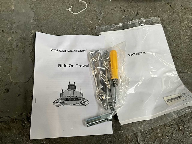 Easy-going - rt36 - honda gx690 (24pk) - ride on power trowel / dubbele vlindermachine - 2025 - afbeelding 19 van  36