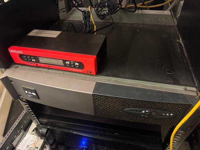 Eaton - evolution 2000 - uninterruptible power supply - afbeelding 1 van  2