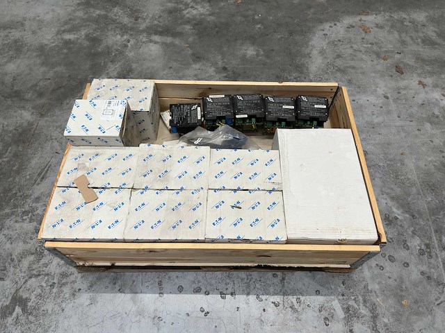 Eaton - partij schakelmateriaal + voedingen/transformatoren - afbeelding 4 van  7