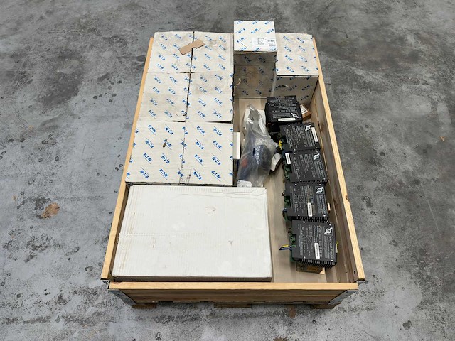 Eaton - partij schakelmateriaal + voedingen/transformatoren - afbeelding 5 van  7