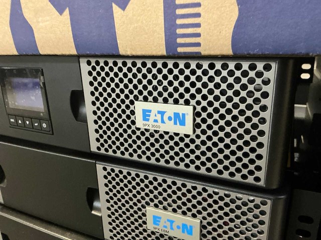 Eaton 9px3000irt2u combo 2 ups - afbeelding 1 van  6