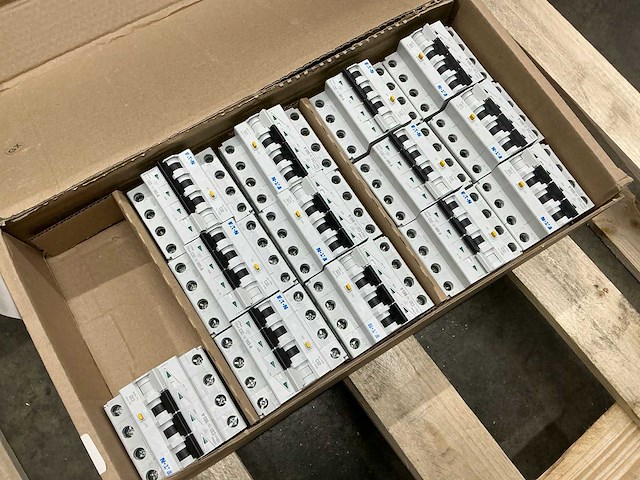 Eaton c32 3p+n aardlekautomaat (13x) - afbeelding 7 van  8