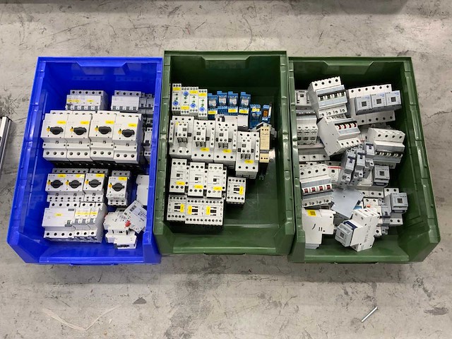 Eaton / holec / etc. partij elektragroep materialen - afbeelding 1 van  11