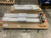 Eaton lichtarmatuur (4x) - afbeelding 1 van  3