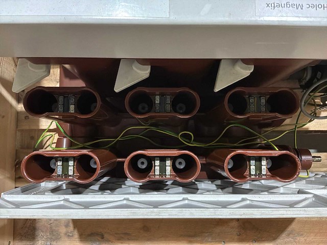 Eaton magnefix md4 kb medium voltage switchgear (19x) - afbeelding 1 van  2