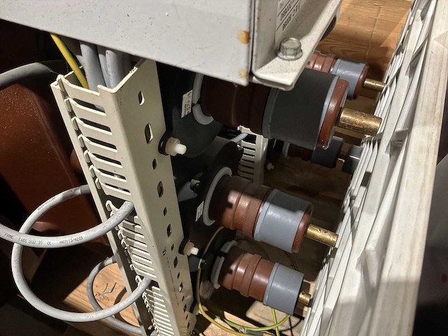 Eaton magnefix md4 kbb medium voltage switchgear (4x) - afbeelding 6 van  7