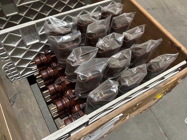 Eaton magnefix md4 kkkkk medium voltage switchgear (4x) - afbeelding 1 van  6