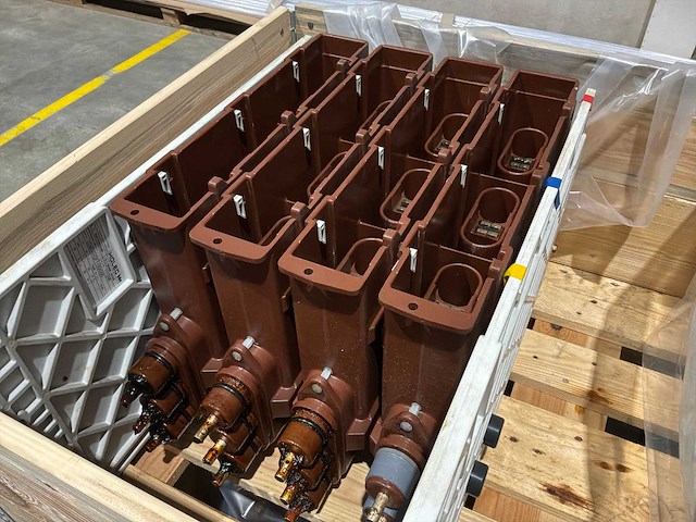 Eaton magnefix mf4 kkkk medium voltage switchgear (3x) - afbeelding 1 van  5