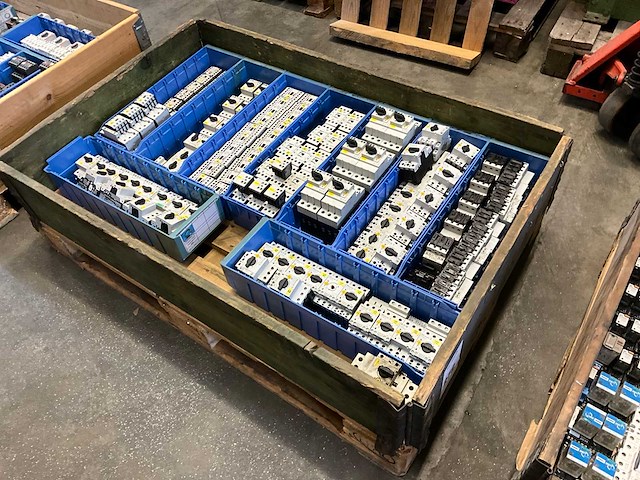 Eaton moeller contactoren en motorbeveiligingsschakelaars - afbeelding 1 van  4