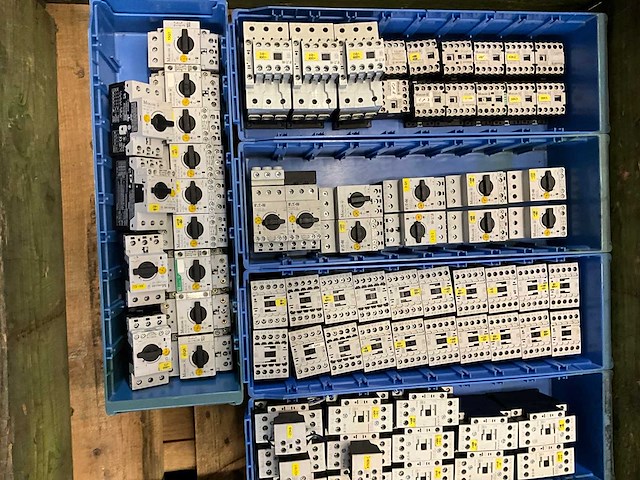 Eaton moeller contactoren en motorbeveiligingsschakelaars - afbeelding 2 van  4