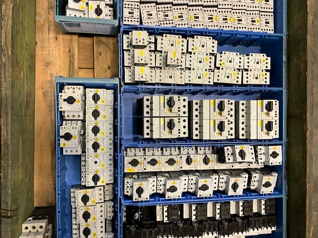 Eaton moeller contactoren en motorbeveiligingsschakelaars - afbeelding 3 van  4