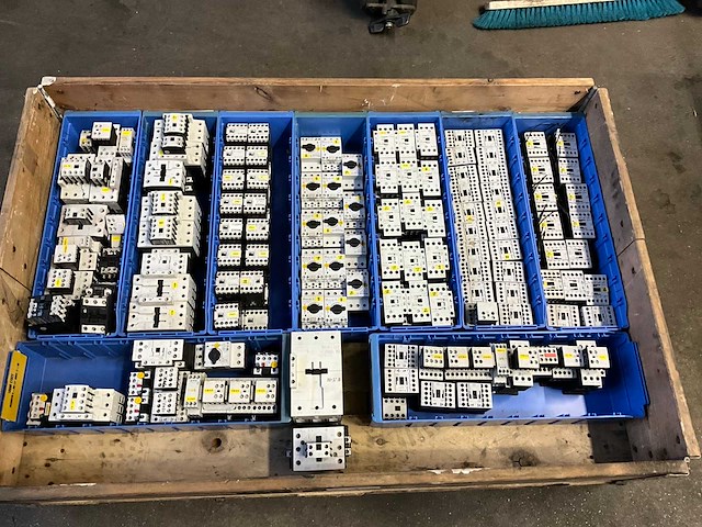 Eaton / moeller schakelmateriaal - afbeelding 1 van  10