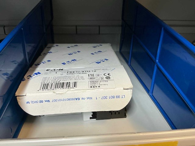 Eaton, moeller, siemens, pilz partij schakelmateriaal in stalen vakkenkast - afbeelding 4 van  34