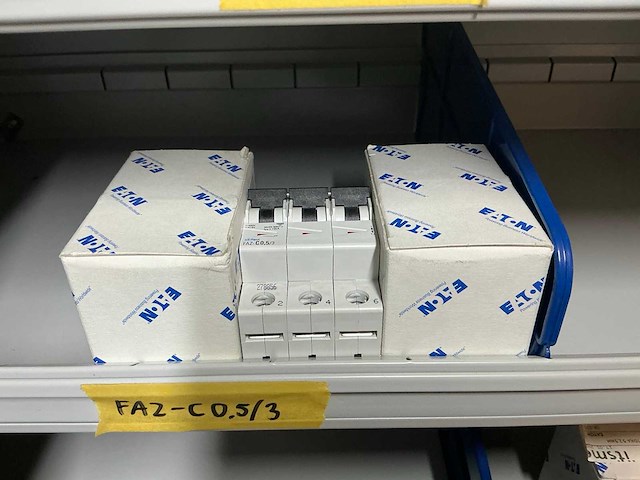 Eaton, moeller, siemens, pilz partij schakelmateriaal in stalen vakkenkast - afbeelding 8 van  34