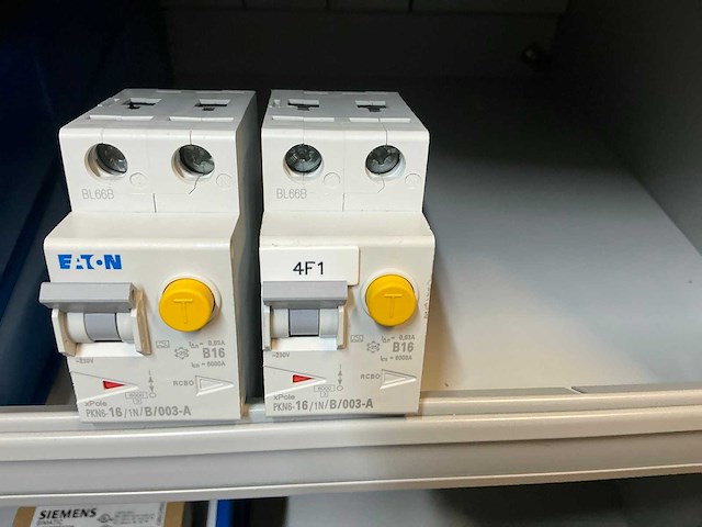 Eaton, moeller, siemens, pilz partij schakelmateriaal in stalen vakkenkast - afbeelding 14 van  34