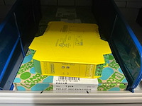 Eaton, moeller, siemens, pilz partij schakelmateriaal in stalen vakkenkast - afbeelding 18 van  34