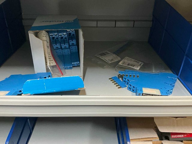 Eaton, moeller, siemens, pilz partij schakelmateriaal in stalen vakkenkast - afbeelding 22 van  34