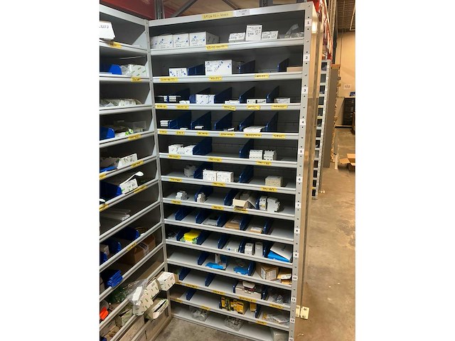 Eaton, moeller, siemens, pilz partij schakelmateriaal in stalen vakkenkast - afbeelding 12 van  34