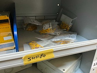 Eaton, moeller, siemens, pilz partij schakelmateriaal in stalen vakkenkast - afbeelding 27 van  34