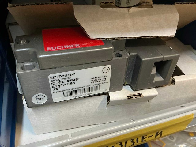 Eaton, moeller, siemens, pilz partij schakelmateriaal in stalen vakkenkast - afbeelding 28 van  34