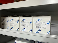 Eaton, moeller, siemens, pilz partij schakelmateriaal in stalen vakkenkast - afbeelding 23 van  34