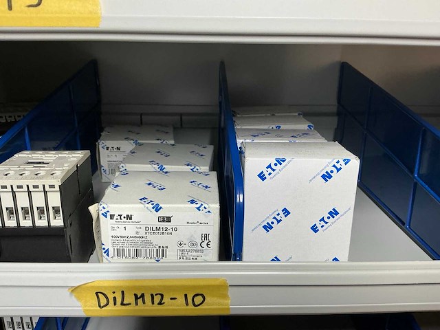 Eaton, moeller, siemens, pilz partij schakelmateriaal in stalen vakkenkast - afbeelding 34 van  34