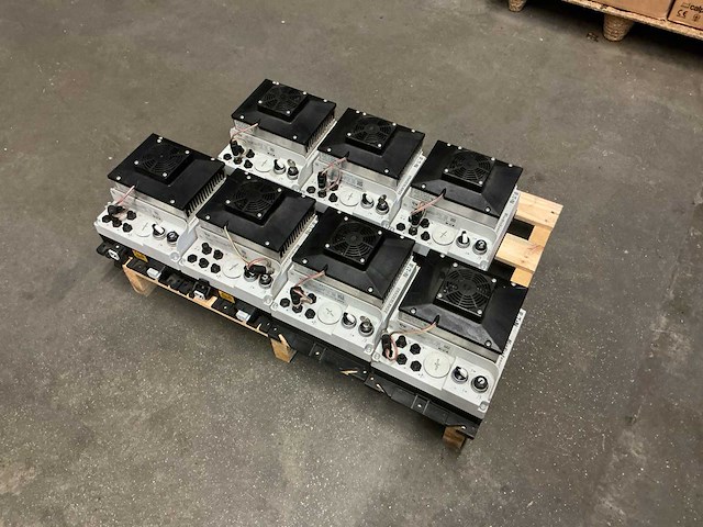 Eaton rasp512ai1sl-c320v1 converter frequentieregelaar (7x) - afbeelding 1 van  6