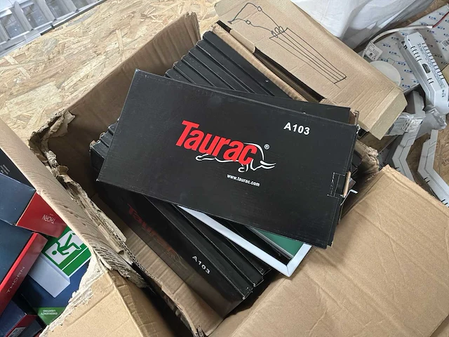 Eaton-tauran-thorn noodverlichting partij - afbeelding 10 van  15