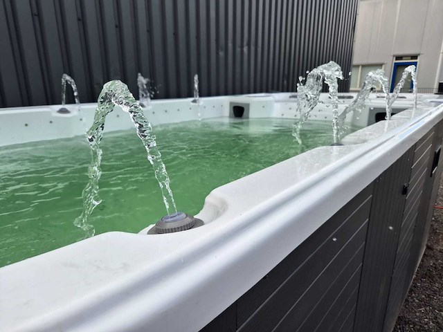 Eaware zwemspa 10 persoons jacuzzi en buitenspa - afbeelding 34 van  49