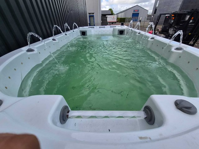 Eaware zwemspa 10 persoons jacuzzi en buitenspa - afbeelding 45 van  49