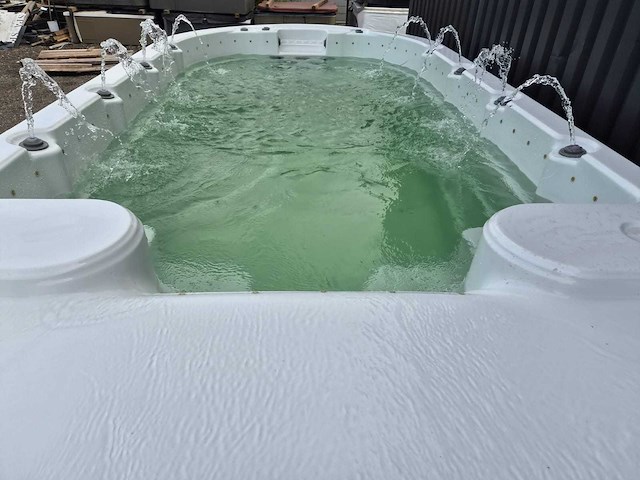 Eaware zwemspa 10 persoons jacuzzi en buitenspa - afbeelding 44 van  49