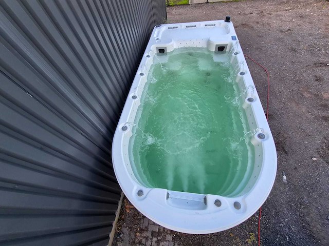 Eaware zwemspa 10 persoons jacuzzi en buitenspa - afbeelding 47 van  49