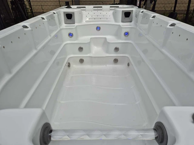 Eaware zwemspa 10 persoons jacuzzi en buitenspa - afbeelding 32 van  51