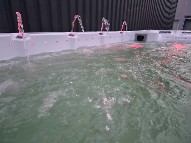 Eaware zwemspa 10 persoons jacuzzi en buitenspa - afbeelding 37 van  51